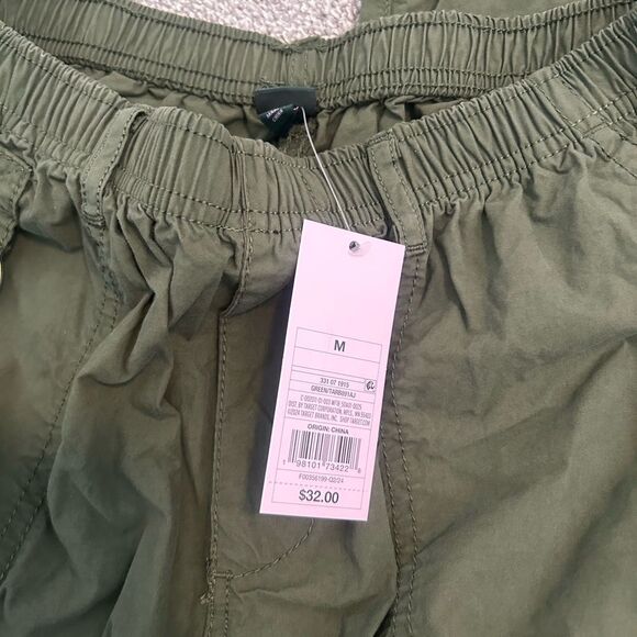 Women's Mid-Rise Baggy Cargo Pants in an olive green color - Picture 4 of 5